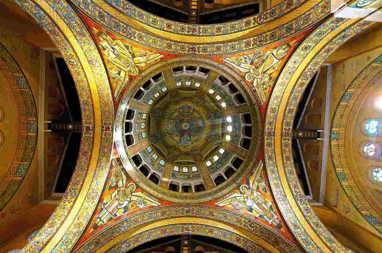 Basilique Sainte-Thérèse de Lisieux | Best Western Plus Le Moderne à Caen, hôtel 4 étoiles