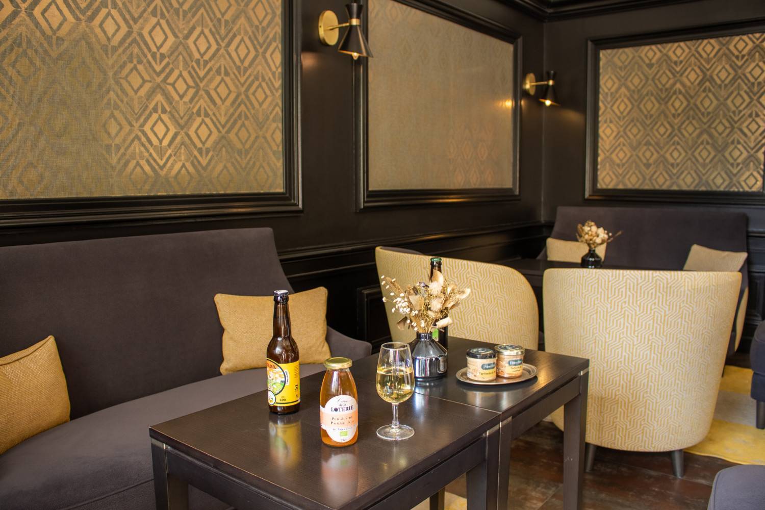 Bar lounge | Best Western Plus Le Moderne, hôtel dans le centre de Caen